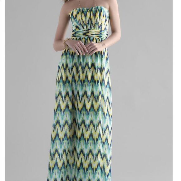Francesca's Collections Dresses & Skirts - FRANCESCA’S Strapless Maxi Dress 💚